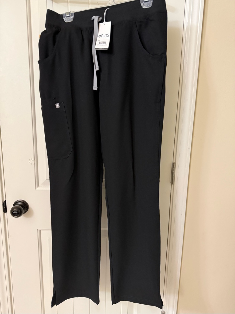 FIGS women’s Black Scrub Pants